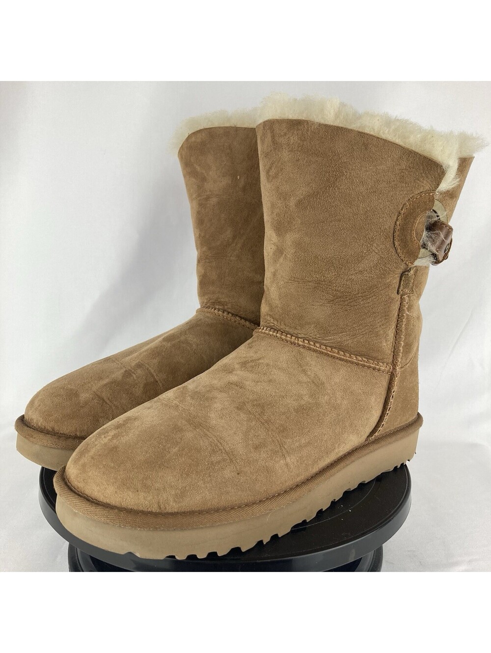 Women’s 9 UGG Classic Short II Buckle Boots Chestnut Suede Shearling 1012446